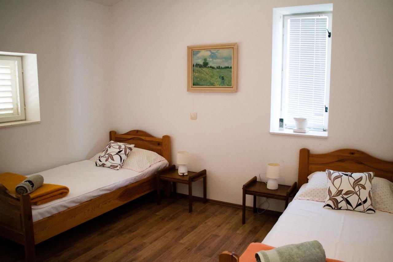 Apartman Klara Lumbarda Exterior photo